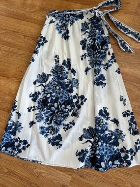 NWOT H&M White Blue Floral Cotton Skirt XS
